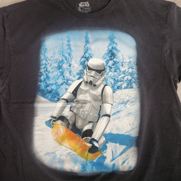 Star Wars Mens Size 2XL Stormtrooper Sledding Winter Black Short Sleeve Shirt - Picture 2 of 7